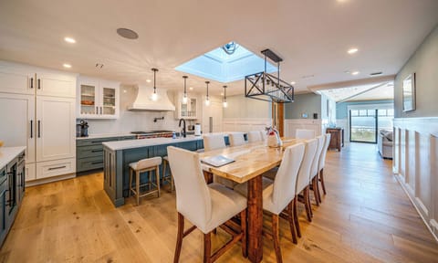 Dining area which can seat ten
