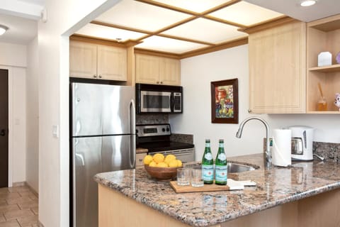 A dash of charm, a sprinkle of sparkle—this cheerful kitchen makes everyday cooking feel like a breezy delight    