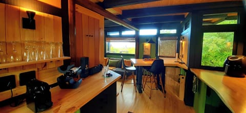 Kitchenette/ dining area