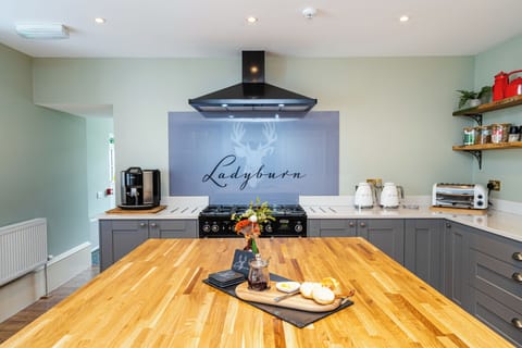 Full Kitchen with All Equipment 