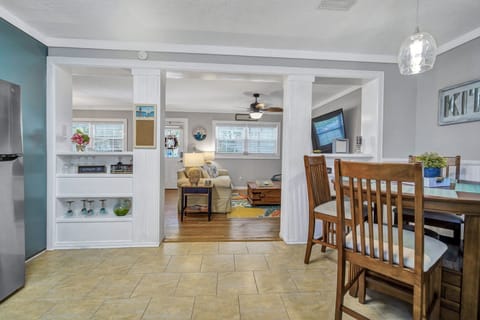 Inviting coastal living space for family gatherings.