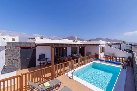 Casa Reinosa has 3 Bedrooms,  2 Bathrooms, Air Conditioning & Private Heated Pool in Playa Blanca 