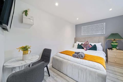khlozarahomes@yahoo.com