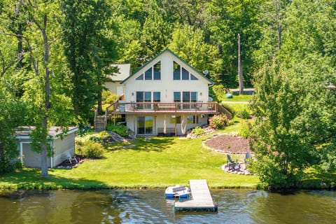 Blake Lake Escape is a charming lakefront home with large windows, wrap-around deck, and a flat yard, a private dock with kayaking, paddle boating, and a custom fire pit. Perfect for relaxing.