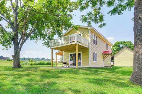 Moriah Vacation Rental | 2BR | 2BA | 1,200 Sq Ft | Steps Required