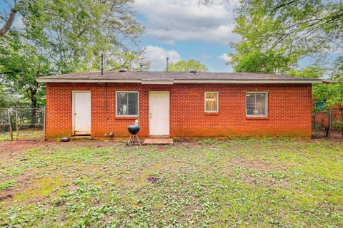 Private Backyard | Charcoal Grill