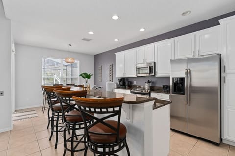 Ideal for breakfast, snacks, or wine nights.