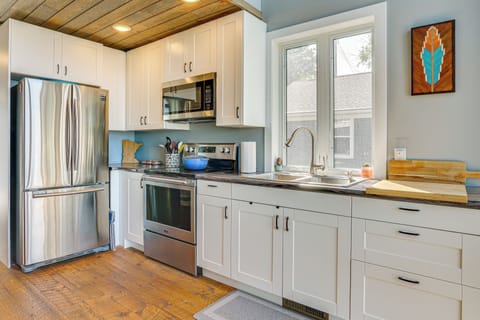 Kitchen | Drip & Pod Coffee Makers | Cooking Utensils | Blender | Main Level