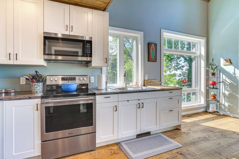 Kitchen | Main Level