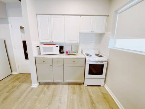 Experience culinary magic in our contemporary kitchen—a perfect blend of style and functionality. With sleek countertops and top-notch appliances, this culinary haven inspires creativity and enjoyment.