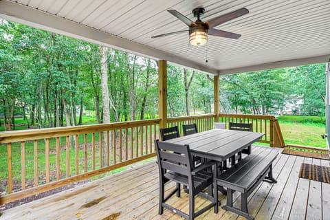 Deck | Outdoor Dining Area | Gas Grill