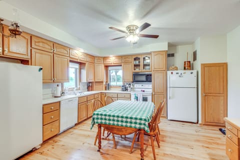 Kitchen | 1st Floor | Toaster | Slow Cooker | Spices