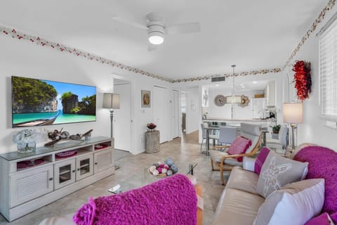 Welcome to our fourth floor unit, #449 in Park Shore Resort