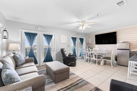 Welcome to Grand Caribbean East 403!