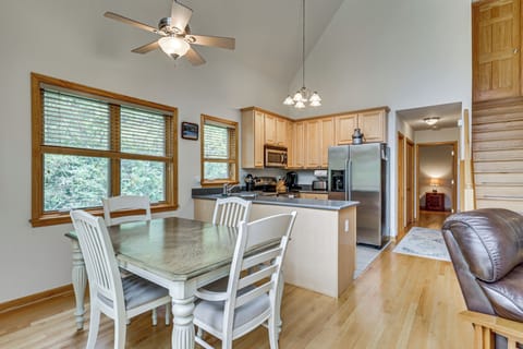 Dining Area | Dishware/Flatware | Main Floor