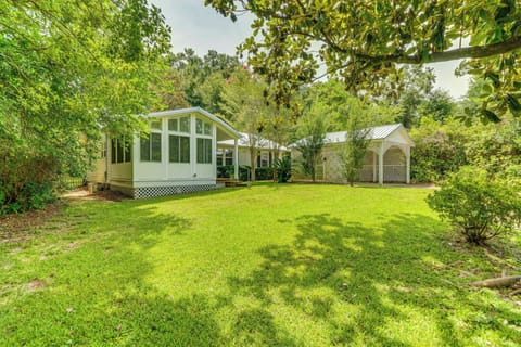 Fairhope Vacation Rental | 3BR | 1.5BA | 3 Steps to Enter | 1,300 Sq Ft