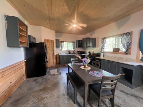 Image picker BC4A8135 94DD 4000 B75A DECA5E8B1791 10207 000002B3EF667D28