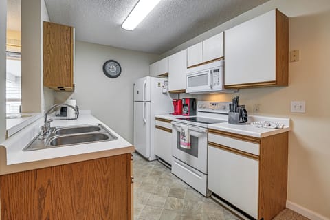 Kitchen | Cooking Basics | Keurig & Drip Coffee Makers