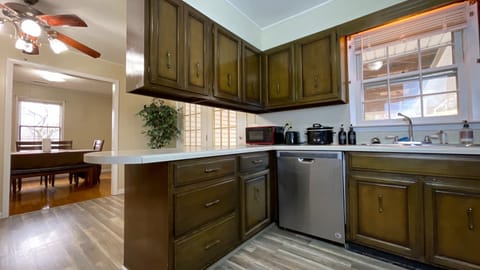 Cook, dine, and unwind! A well-equipped kitchen awaits your next culinary creation. 🍽️