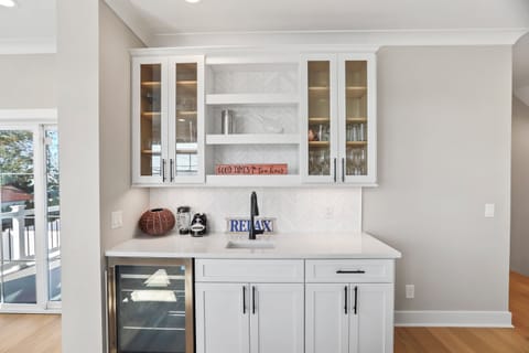 Wet Bar with Refrigerator 