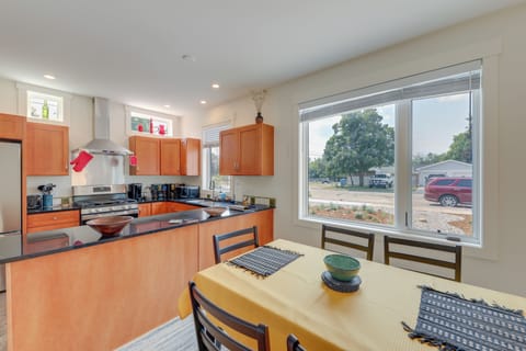 Dining Area | Kitchen