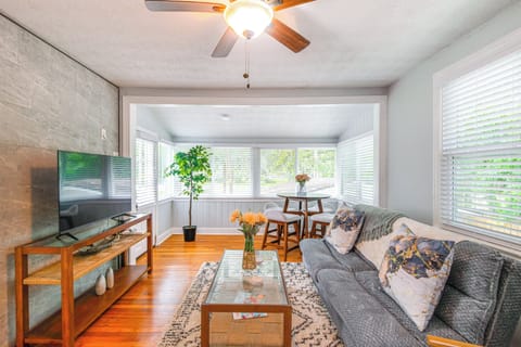 Jacksonville Vacation Rental | 2BR | 1BA | 650 Sq Ft | Access Only By Stairs