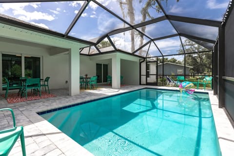 Pool days are for relaxing, and evenings are for winding down. 🌙 Quiet hours are from 8 PM to 8 AM. Thank you for helping us keep the space peaceful for everyone.