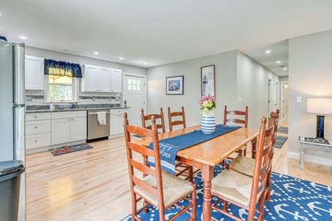 Dining Area | Dishware & Flatware Provided | Central A/C & Heat