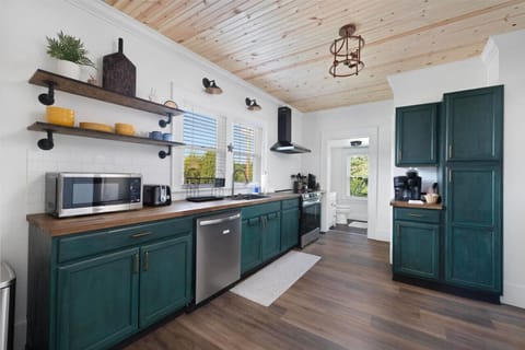 Cook up something special in this fully equipped kitchen, ready for all your culinary creations.