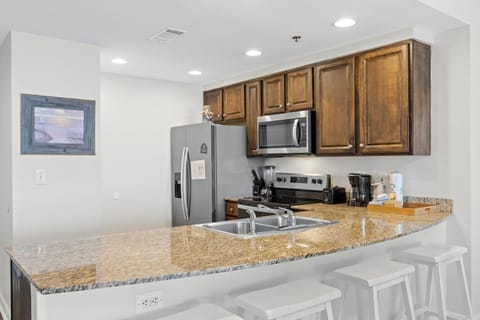 Kitchen with Breakfast Bar