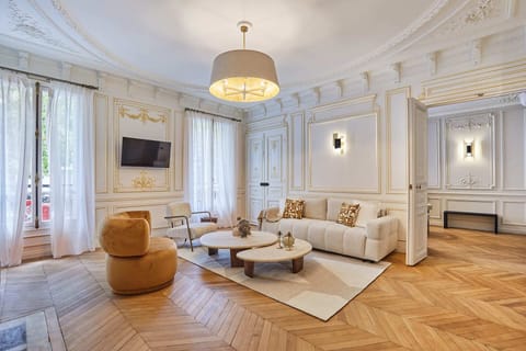 Grand salon avec canapé lit
