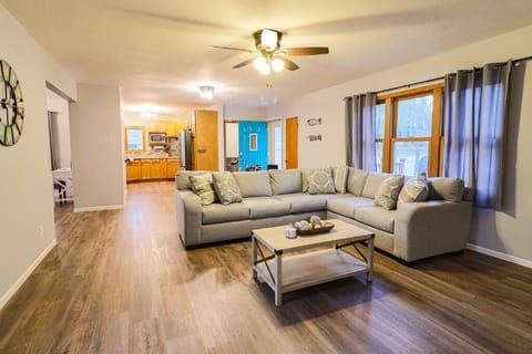 Upsairs Living Room has Roku TV and Netflix or use wifi to stream your platform