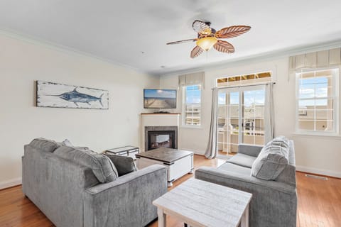 Welcome to Alexander Mini Mansion C!