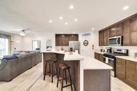 Large kitchen supplies all the tools needed to make great vaca meals!