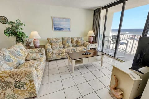 Large Living Area with Views of the Ocean, Beautifully Decorated