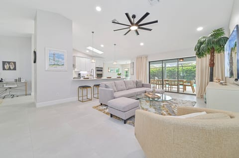 Bonita Vanderbilt - Living with electric fireplace and smart TV. Sliding doors open up to the screened in pool area