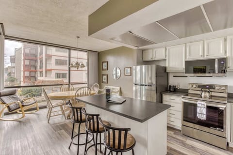 Plenty of seating for everyone with ample lighting with floor to ceiling windows!