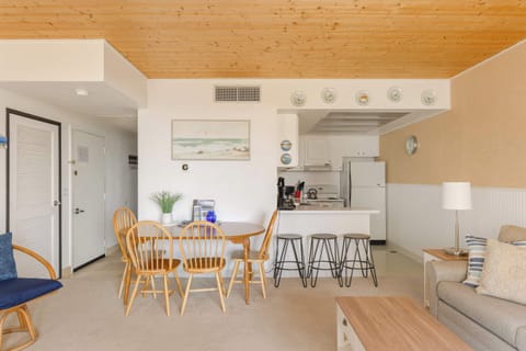 This condo offers a comfortable and convenient space for your getaway. Enjoy the open layout, natural light, and all the essentials for a relaxing stay.