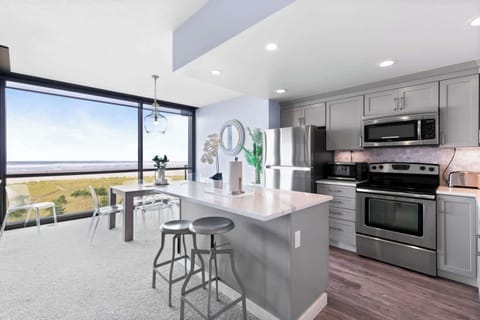 Meals are better with an ocean soundtrack! Our kitchen island and dining table provide unbeatable beachfront scenery.