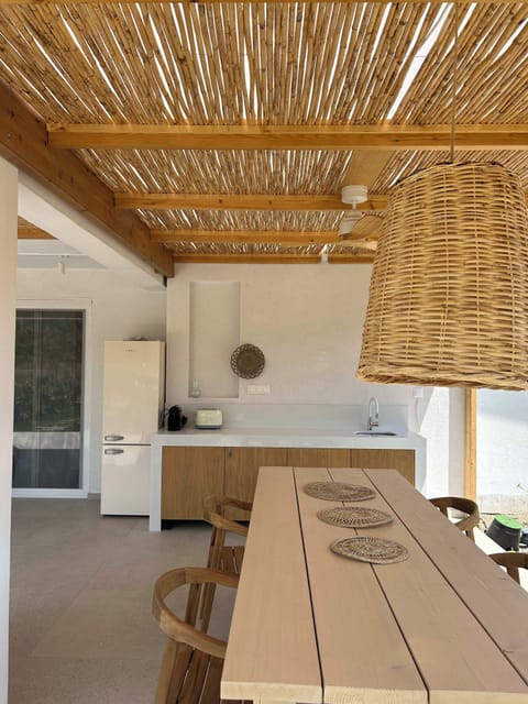 Outdoor dining table and seating
Perfect for meals or evening drinks in a shaded corner with nature all around.