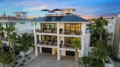 Twilight - Front Elevation - Ocean Breeze