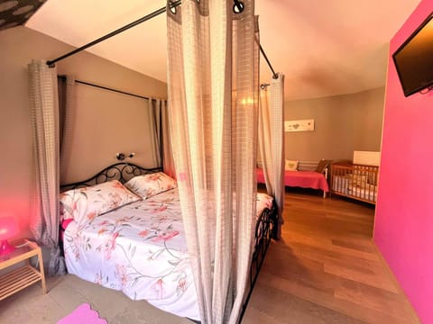 La grande chambre familiale : 2 adultes - 2 ado - 1 bébé