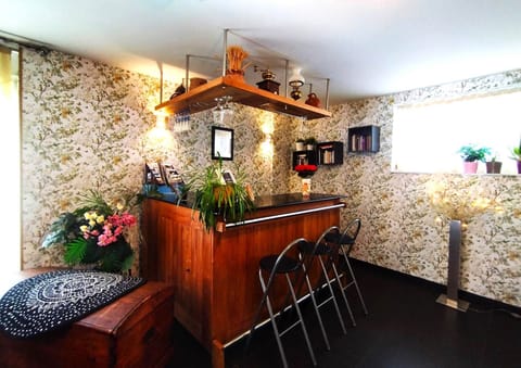 Un vrai plaisir de prendre l'apéro autour de ce bar !