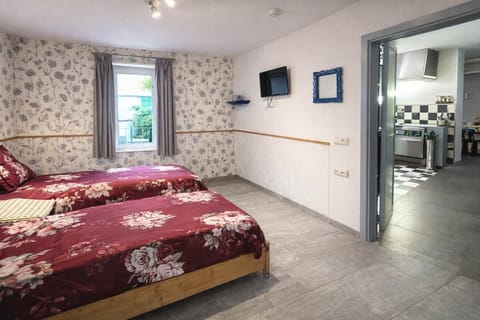 La chambre du re peut accueillir 2 personnes en chaises roulantes