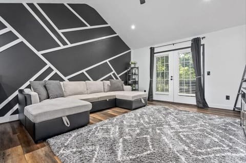 Convertible Couch to bed