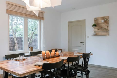 Dining room with table