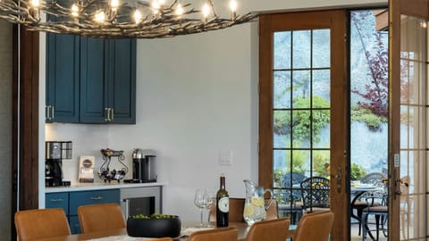 Apex Lodge North Dining to outdoor