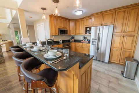 Window Wonderland's fully-equipped kitchen