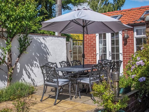 Outdoor eating area | Holly-Garth, Helmsley