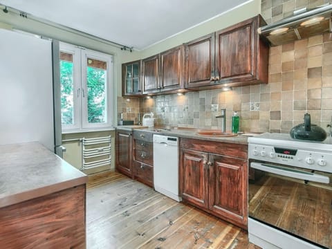 Kitchen Area - Book Now with RENTUJEMY.COM